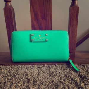 ♠️Authentic Green Kate Spade Wallet ♠️